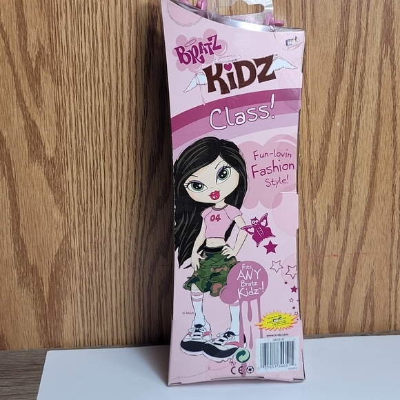 Bratz Kidz Bratz Girlz Kidz Class Doll Fashion Pack Skirt Belt Top Purse - Picture 7 of 8